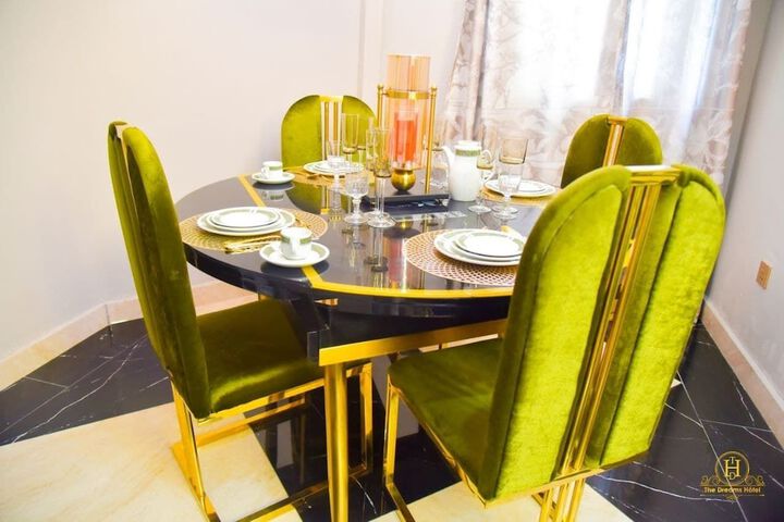 Dining 6 of 12