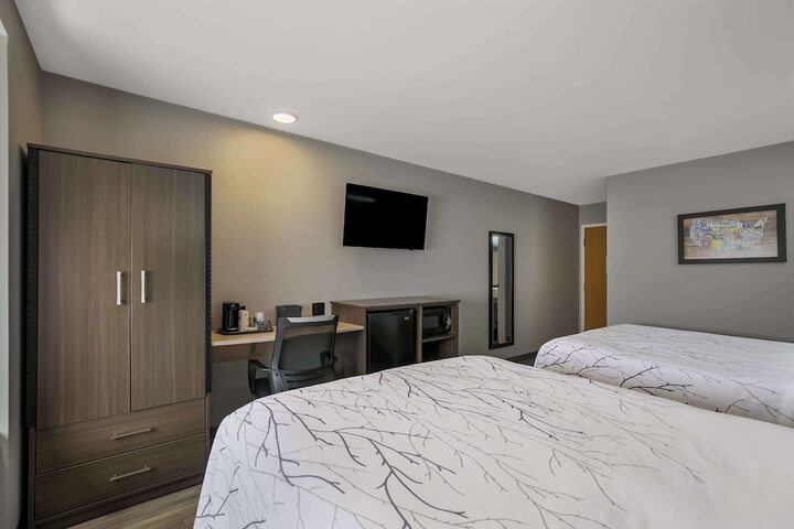 2 Queen Beds (4 of 9)