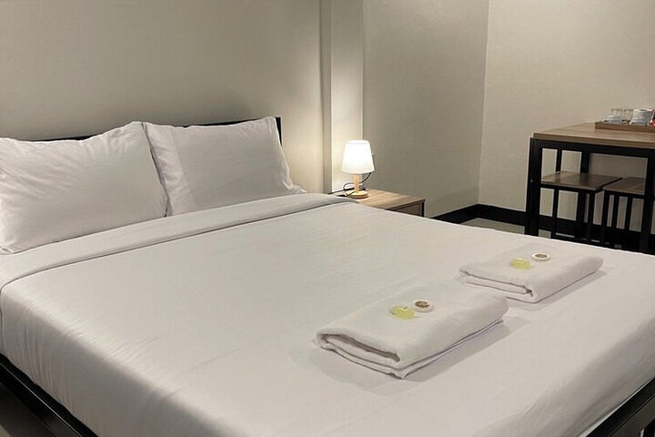 Room 6 of 16