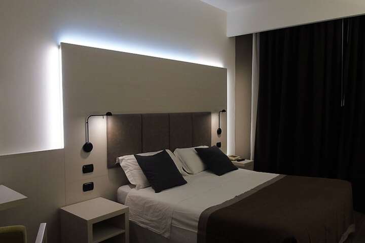 Room 11 of 34