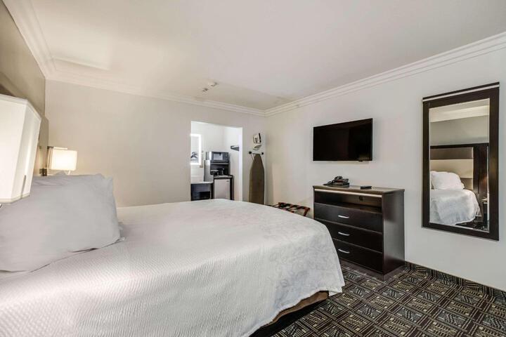 Standard | King Bed (12 of 19)