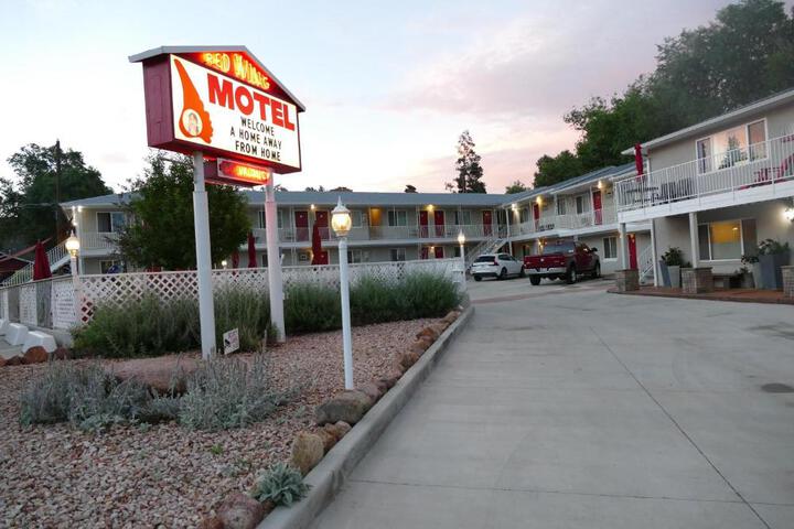 Exterior of Red Wing Motel