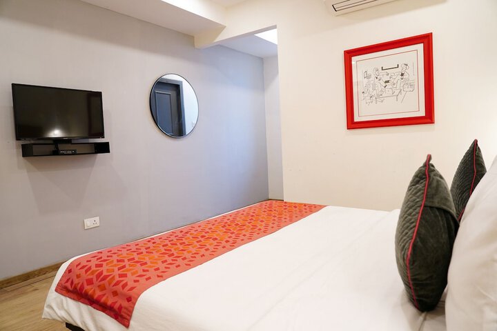 Room 5 of 13