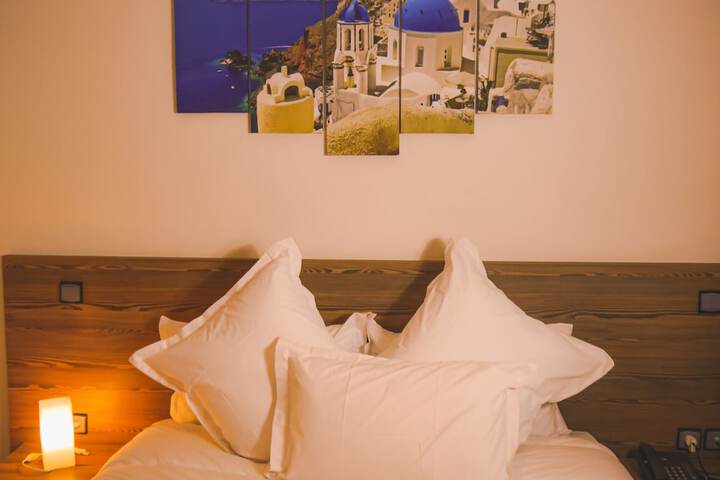 Room 17 of 28