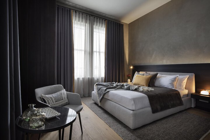 Room 7 of 32
