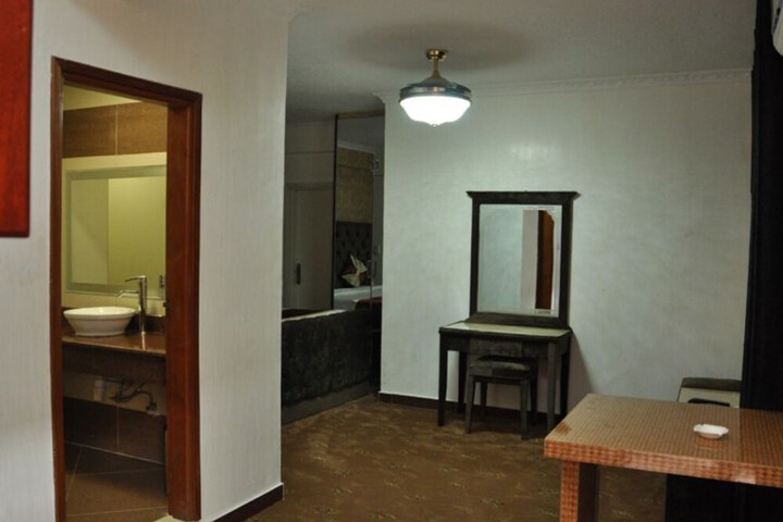 Room 12 of 23