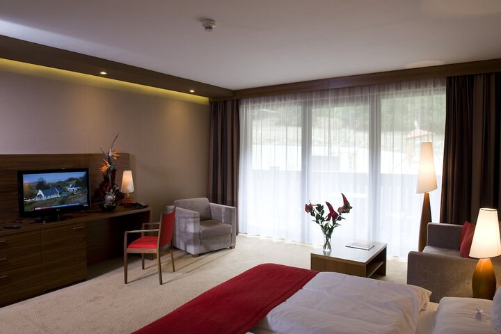 Room 13 of 83