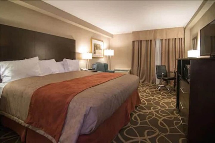 1 King Deluxe Room (4 of 8)