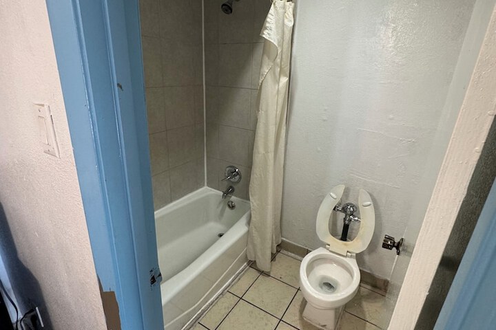 Room 25 of 34