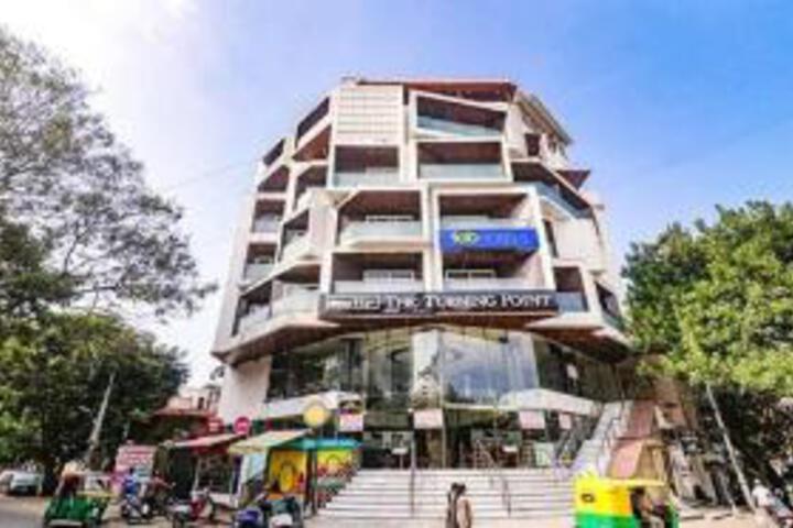 Fabhotel The Turning Point