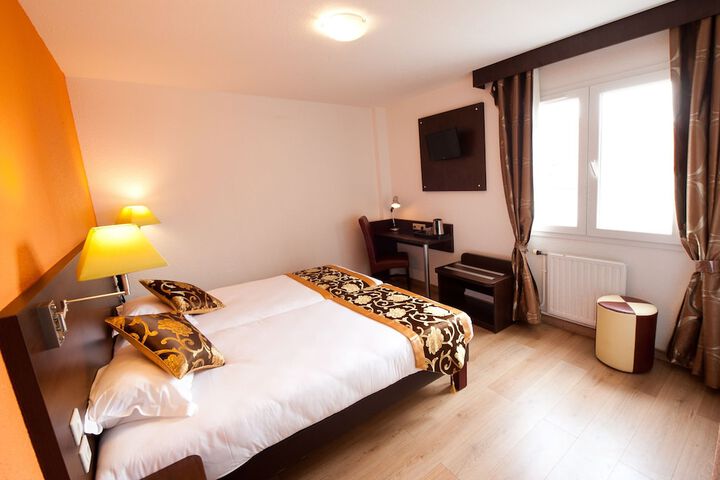 Room 10 of 50