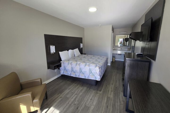 Room 9 of 38