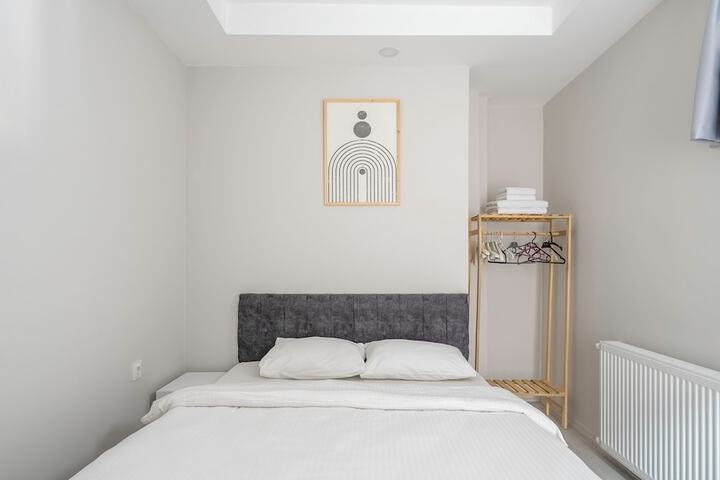 Room 108 of 293