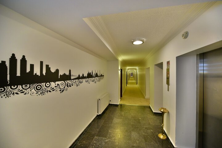 Ballroom/Hall 38 of 43