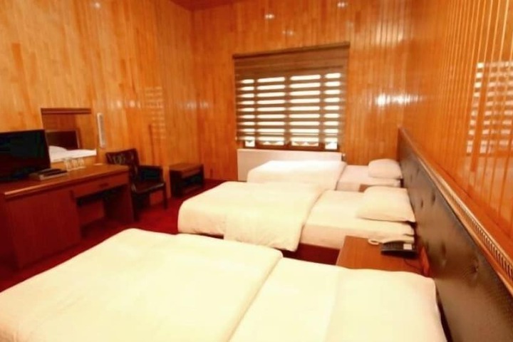 Room 5 of 26