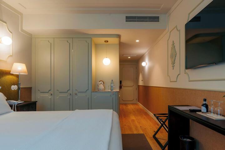 Room 51 of 152