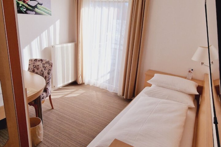 Room 8 of 53