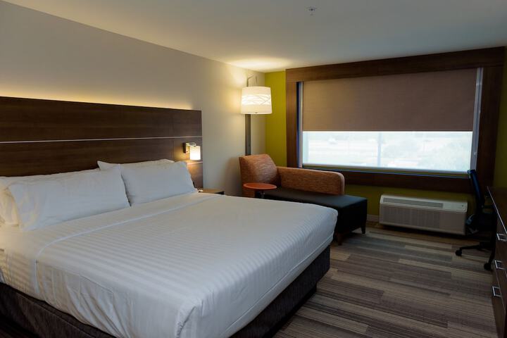 1 King Bed (15 of 18)