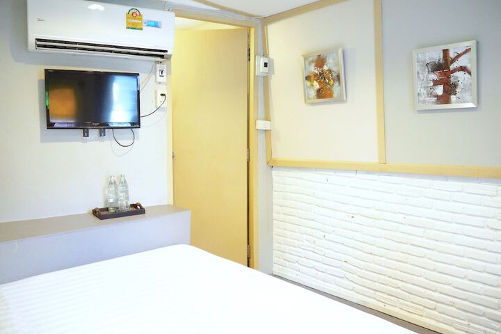 Room 10 of 82