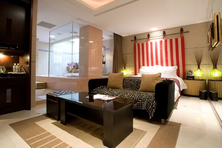 Room 4 of 72