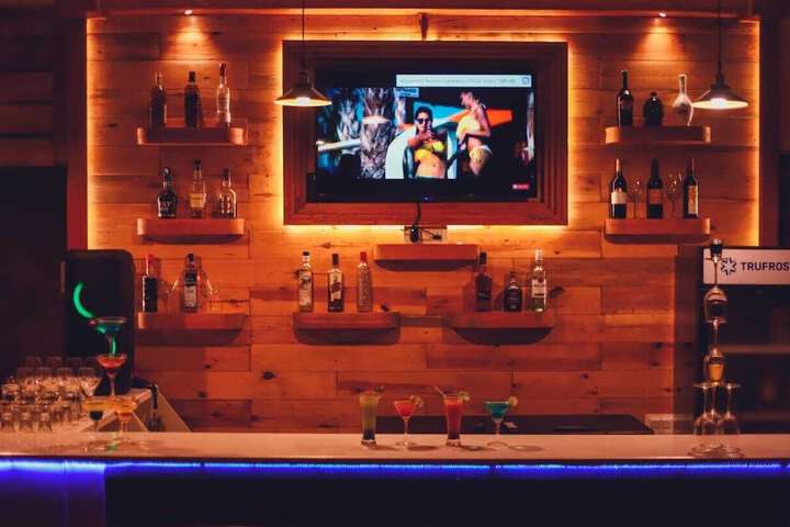 Lounge 75 of 117