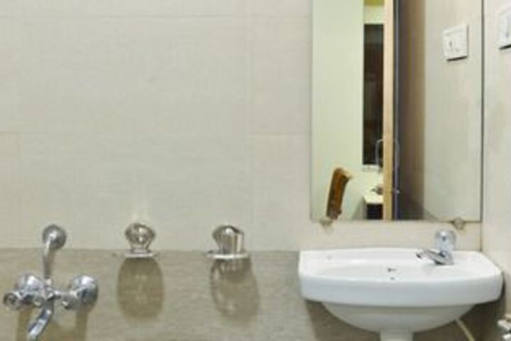 Room 8 of 38