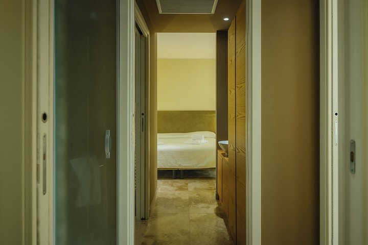 Room 11 of 66