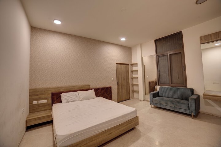Ballroom/Hall 74 of 97