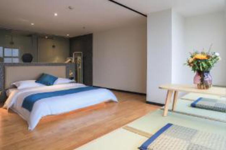 Room 10 of 11