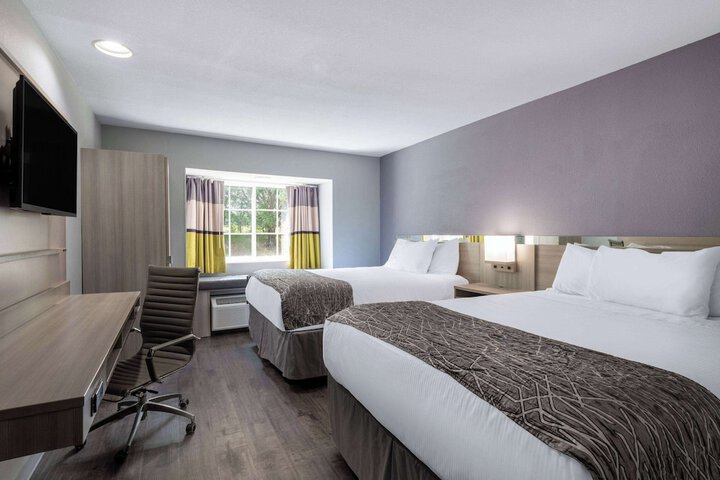 1 Queen Bed Accessible Room (9 of 11)