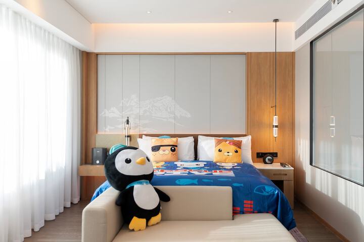 Room 14 of 60
