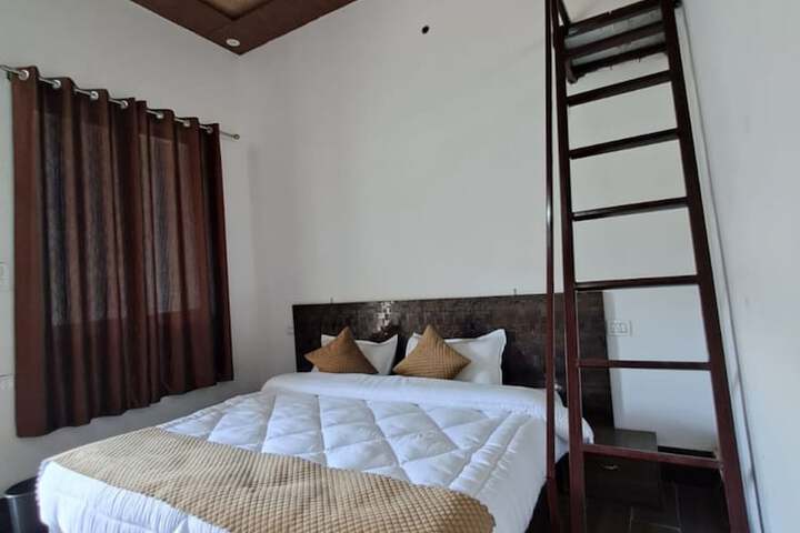 Room 3 of 13