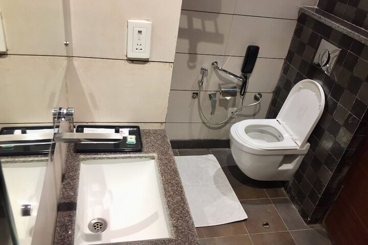 Room 11 of 20