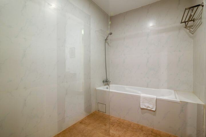 Room 163 of 298