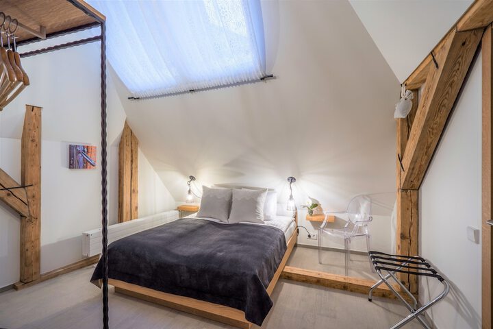 Room 8 of 45