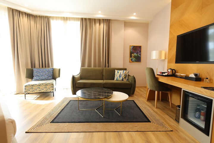 Room 82 of 136