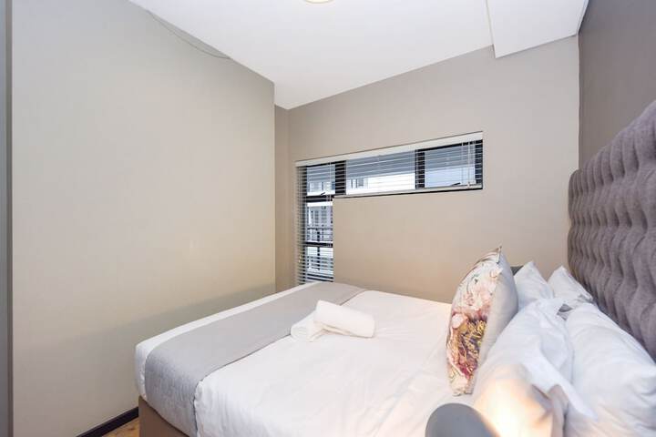 Room 35 of 215