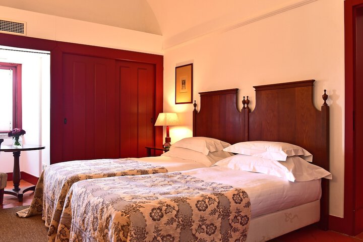 Room 8 of 32