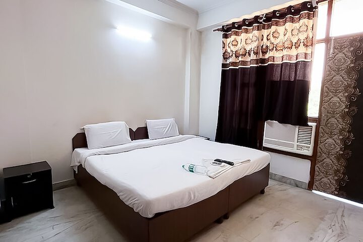 Room 6 of 28