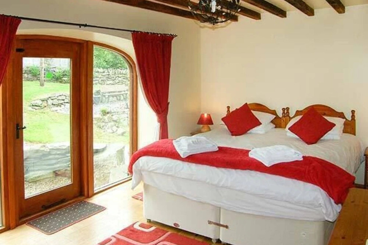 Room 4 of 12