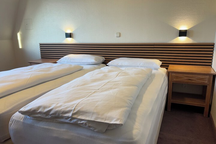 Room 4 of 26