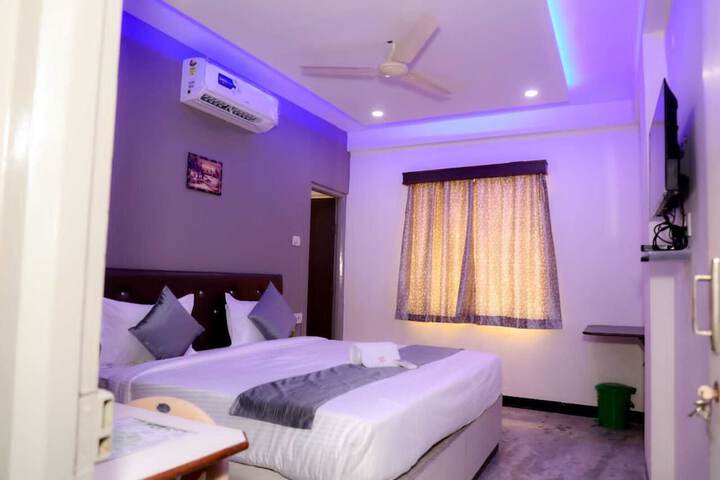 Room 2 of 6