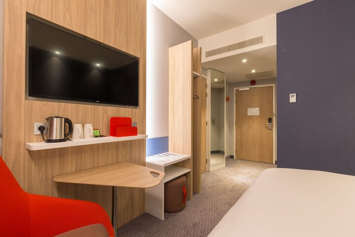 Room 16 of 59