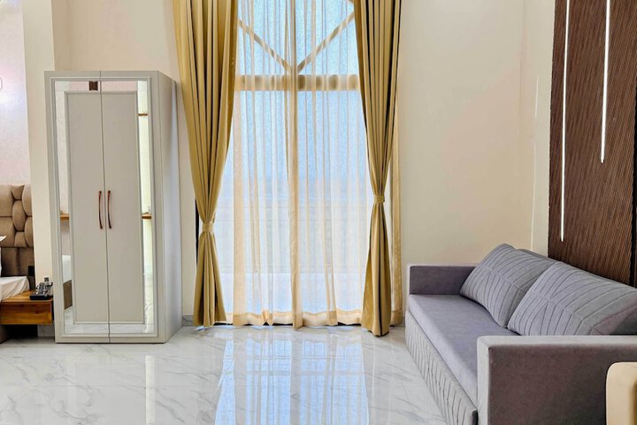 Room 93 of 176