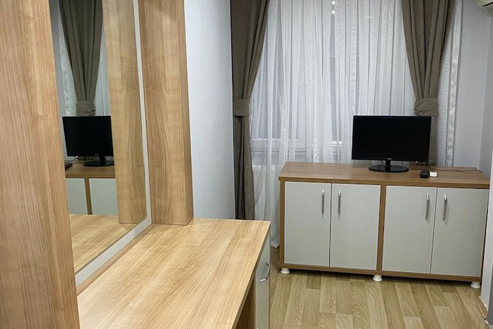 Room 10 of 27