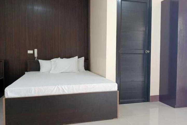 Room 5 of 9