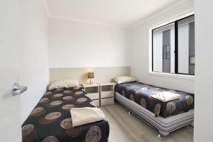 Room 4 of 77
