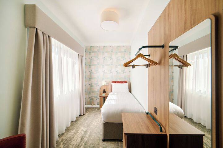 Room 38 of 144