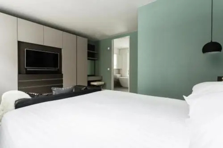 Room 3 of 12