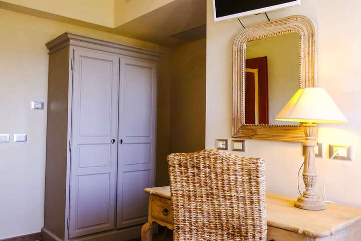 Room 21 of 103
